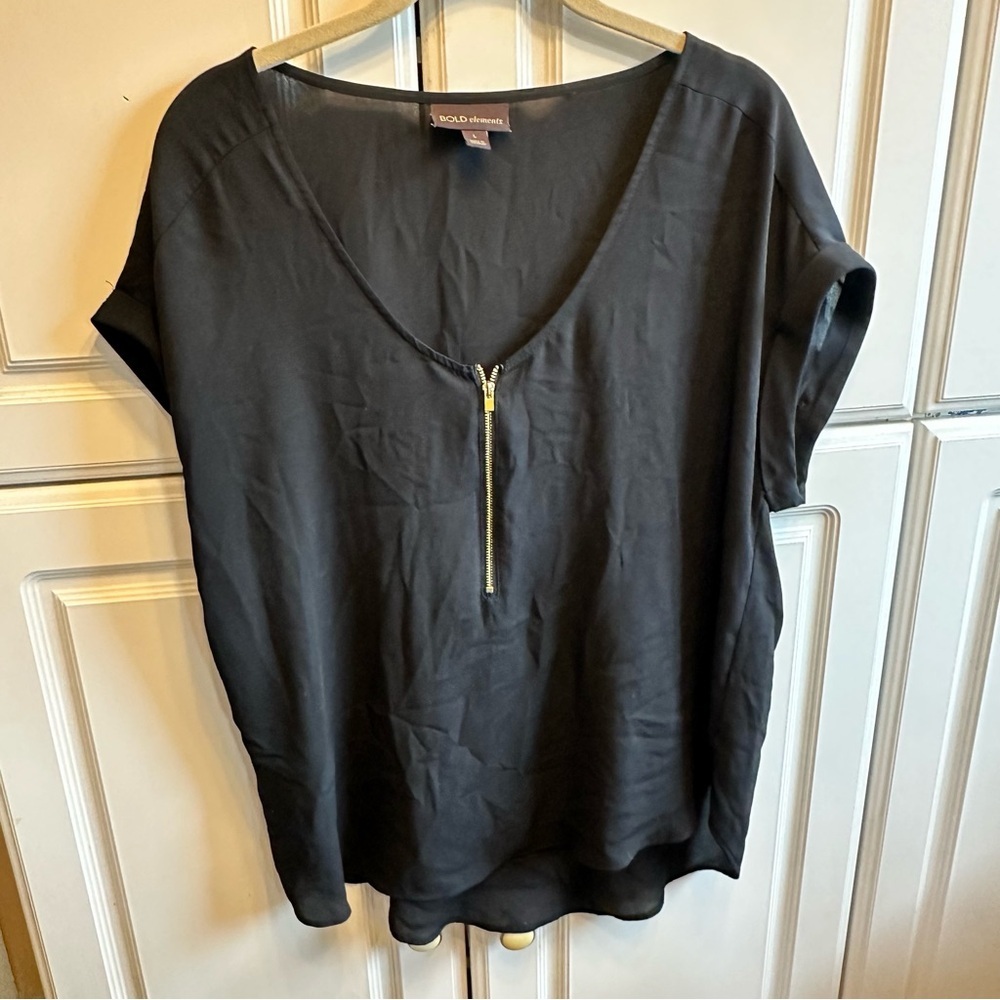 BOLD Elements Black Short-Sleeve V-Neck  Front Zipper Blouse, Size L